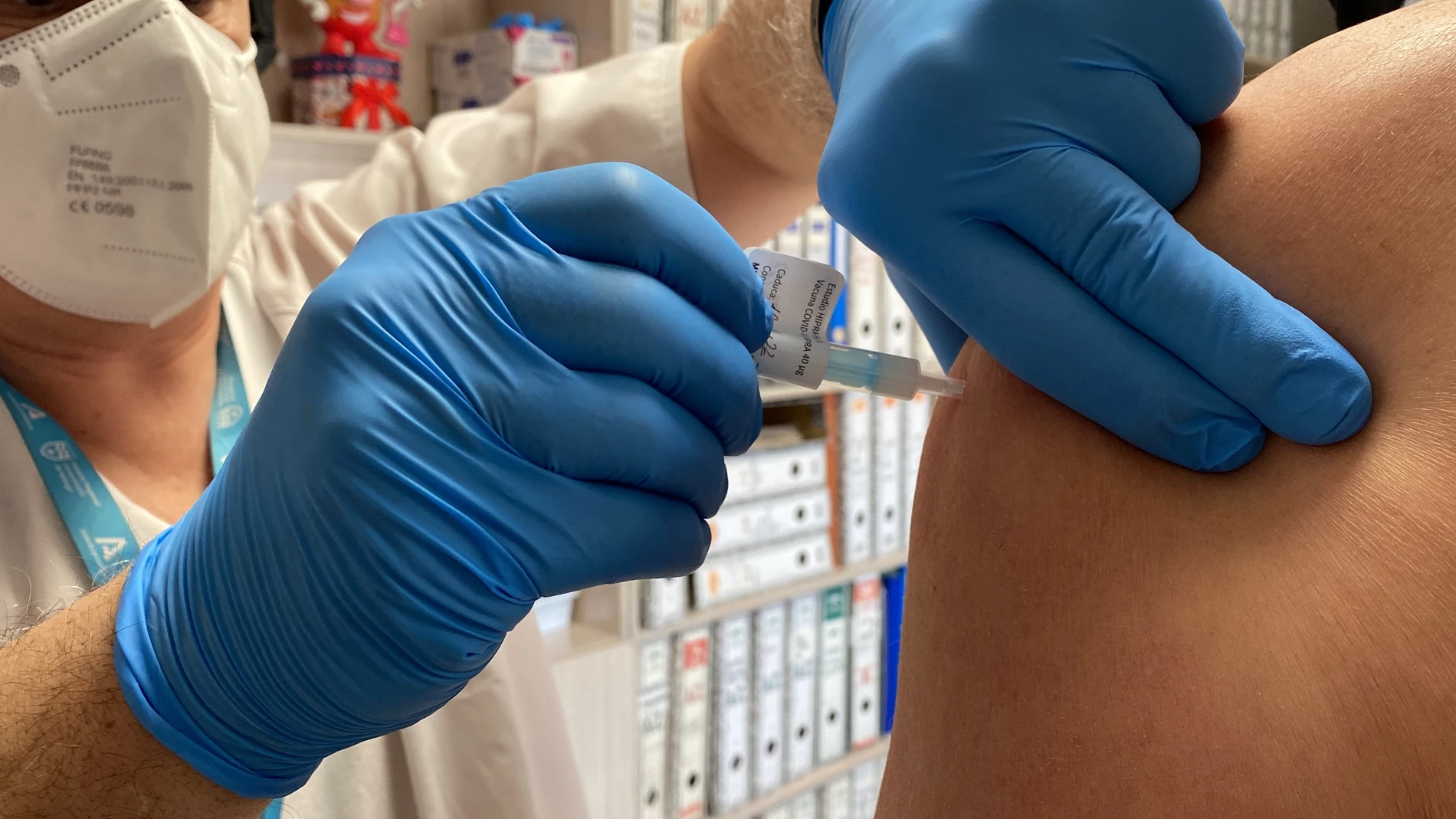 Comienza en el Hospital Regional de Málaga la vacunación de voluntarios del ensayo clínico de la vacuna de HIPRA contra la COVID-19