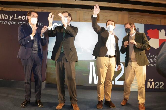 De izquierda a derecha: Suárez-Quiñones, Mariano Rajoy, Fernández Mañueco y Javier Santiago