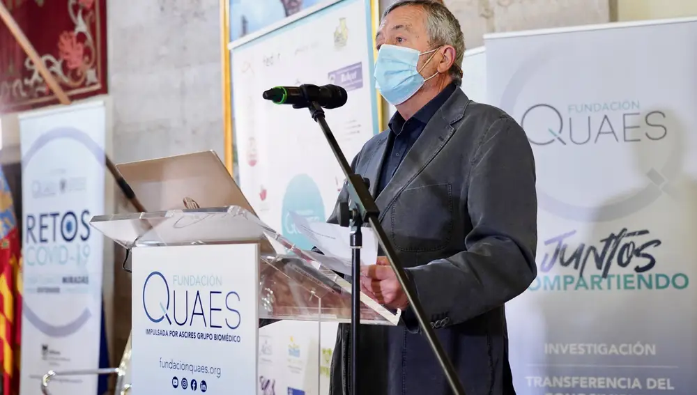 “Esta obra recoge más de 50 artículos de expertos para aportar respuestas sobre los principales interrogantes del coronavirus, gran parte de ellos profesionales que trabajan en primera línea”, explica Javier Benítez, presidente de Fundación QUAES.