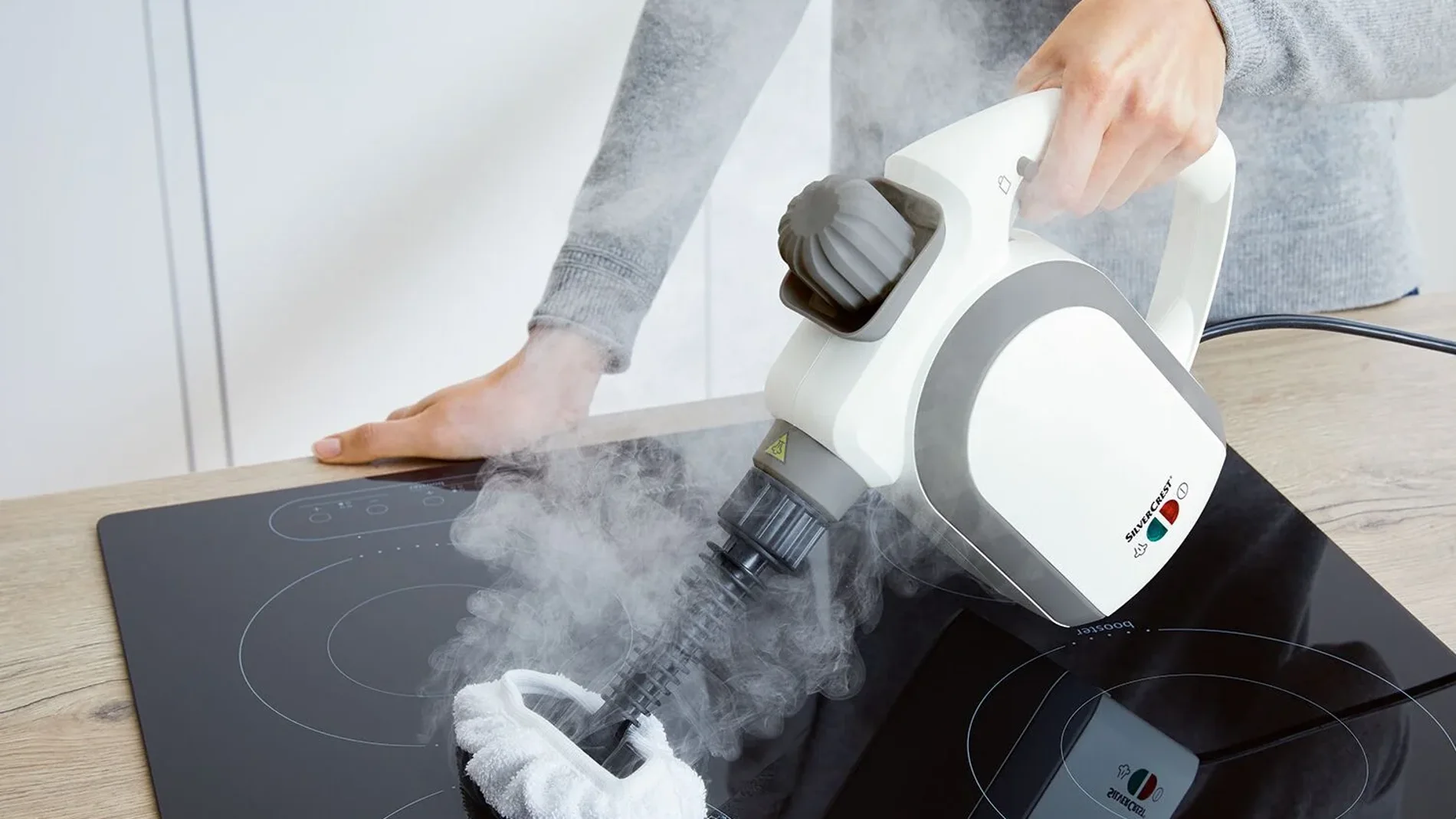Limpiador a vapor de mano de la marca Silvercrest , se puede usar para limpiar cualquier superficie