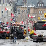 Camiones bloquean las calles de Ottawa en protesta por las restricciones impuestas por el Gobierno de Trudeau por la pandemia