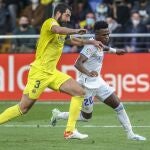 Albiol y Vinicius han protagonizado la jugada más polémica del Villarreal-Real Madrid de LaLiga