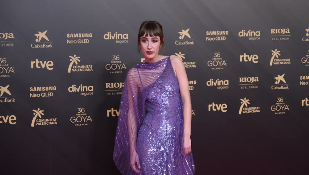 La actriz nominada, Almudena Amor, posa en el photocall de la 36ª gala de los Premios Goya.