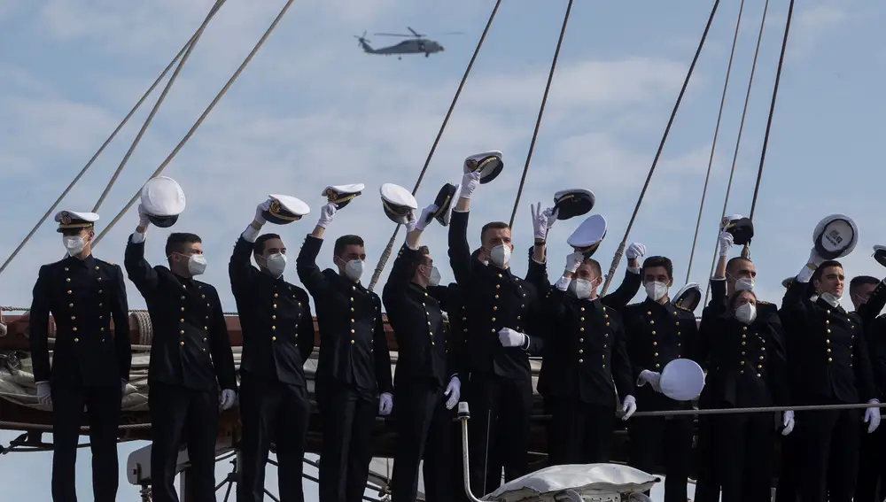 Acto de despedida del buque escuela de la Armada española, el "Juan Sebastián Elcano"