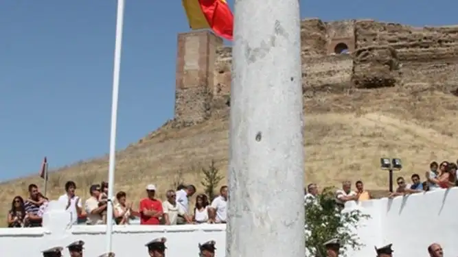 Monumento a Martín Álvarez en la Plaza de la Constitución de Montemolín (Badajoz)|Fuente: armada.defensa.gob.es