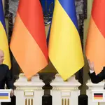  Zelenski pide ante Scholz “garantías” que protejan a Ucrania