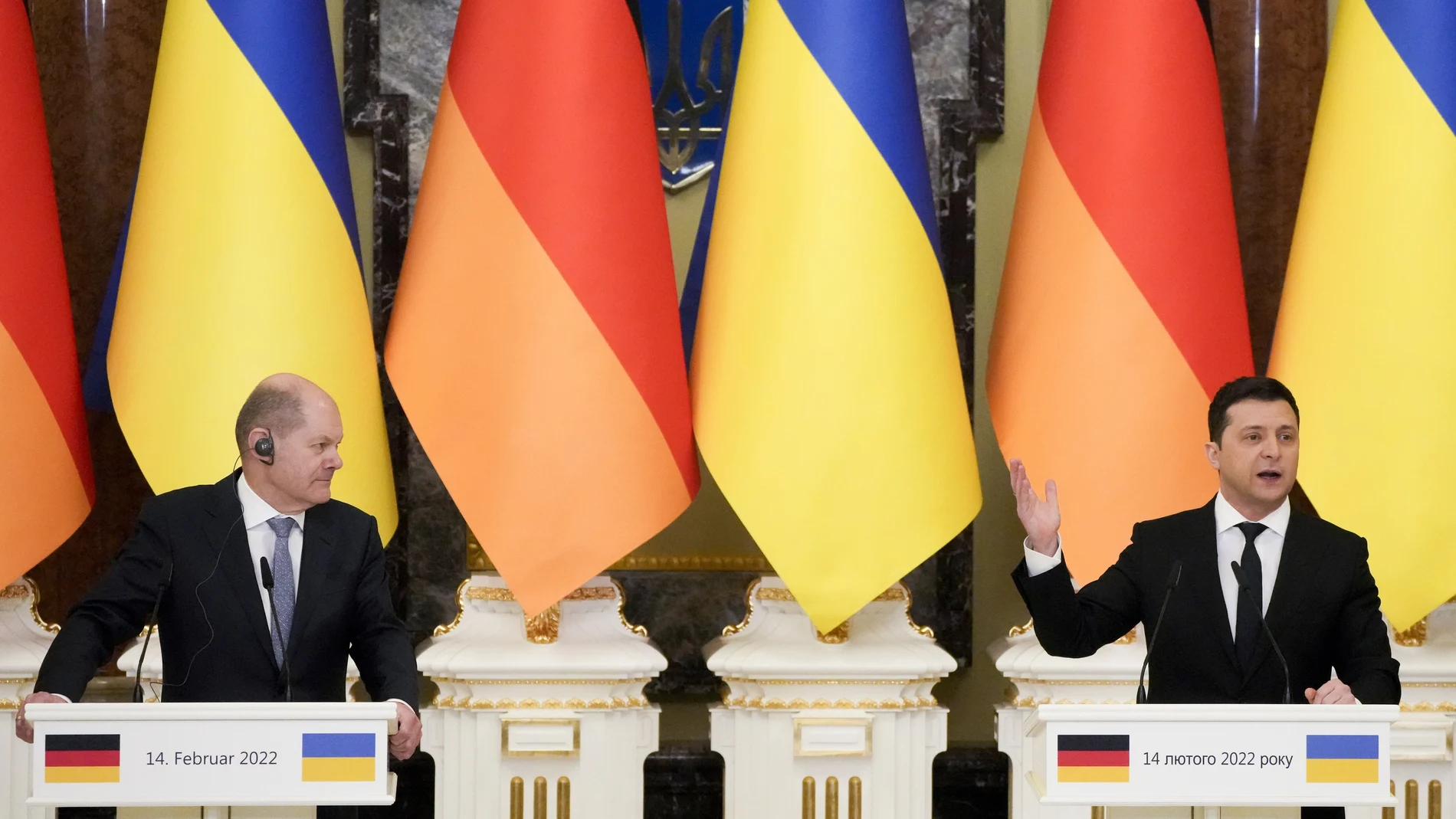 El presidente ucraniano, Volodimir Zelenski, junto al canciller alemán, Olaf Scholz, hoy en Kiev