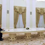  La polémica por la mesa de seis metros de Putin: ¿Es de España o de Italia?
