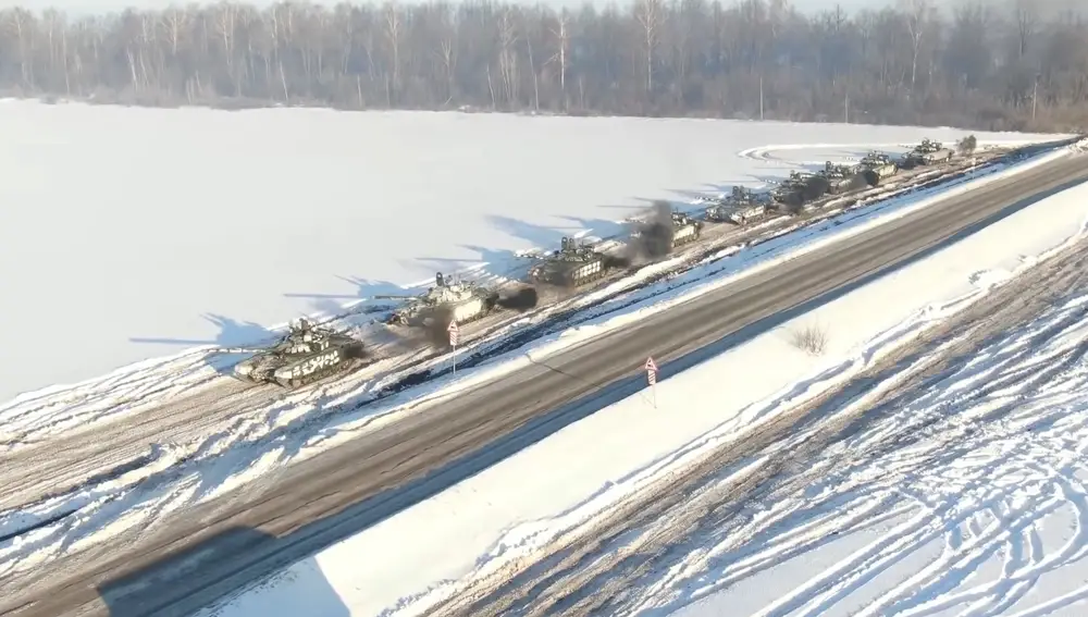 Tanques rusos de vuelta a sus bases tras maniobras cerca de la frontera de Ucrania