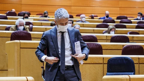 El ministro del Interior, Fernando Grande-Marlaska, en un pleno en el Senado, a 15 de febrero de 2022, en Madrid (España)