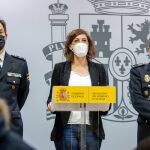 La delegada del Gobierno en La Rioja, María Marrodán, da una rueda de prensa en presencia del jefe superior de la Jefatura Superior de La Rioja, Manuel Laguna (d), y del Jefe de la Brigada Provincial de la Policía Judicial, el inspector Jefe Eduardo Esteban Pinillos (i), para informar de la detención de un hombre de 33 años en la ciudad italiana Foggia como presunto autor material del homicidio de un vecino de Logroño.