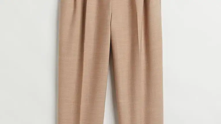 Pantalón tobillero en color beige, de H&M