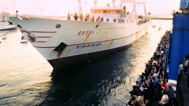 Llegada del Estai al puerto de Vigo tras los enfrentamientos con Canadá