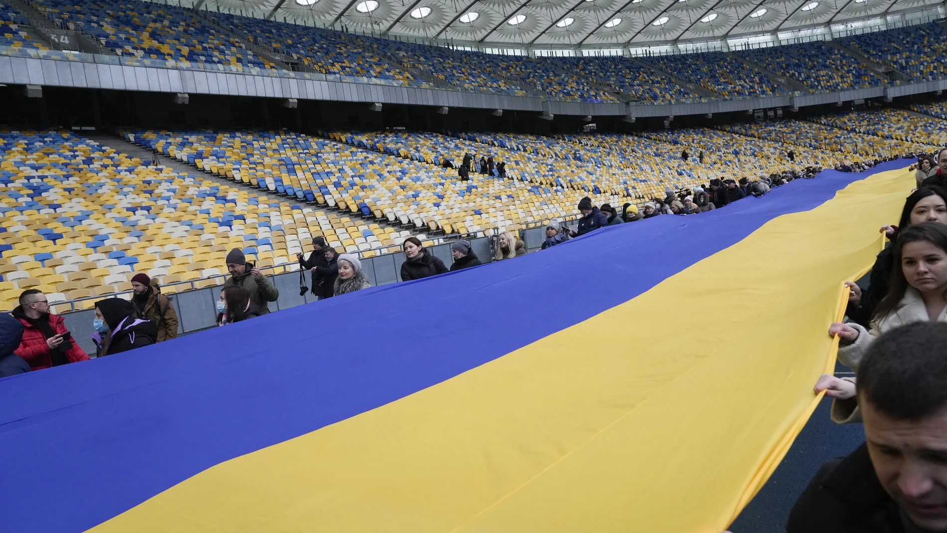 Una bandera de 200 metros se desplegó ayer en Kiev