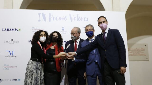 Mar Pageo, Rocío Ruiz, Francisco de la Torre, Francisco Salado y Pepe Lugo, en la entrega del galardón