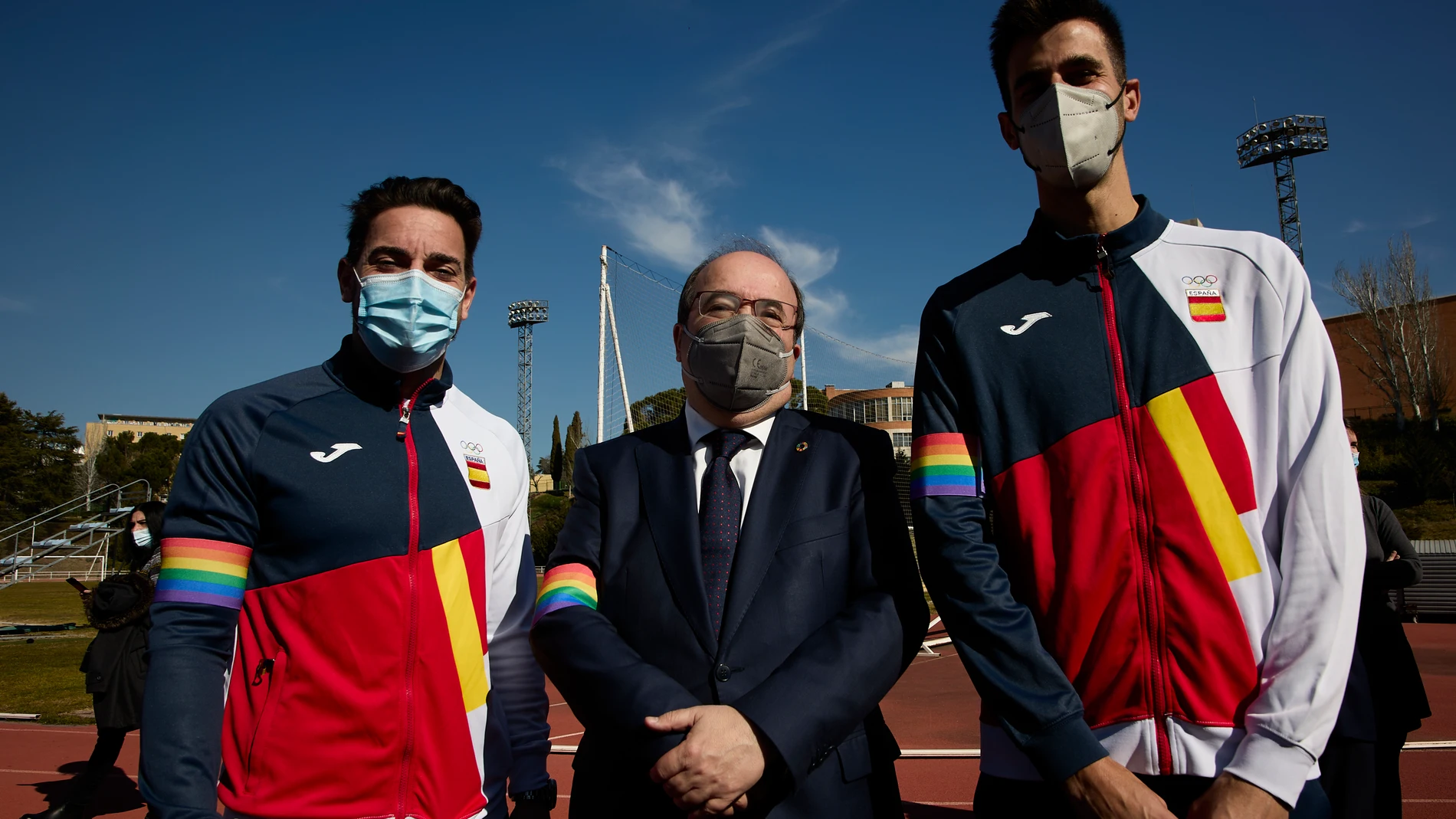 El ministro de Cultura y Deporte, Miquel Iceta (c), el karateka, Damián Quintero, y el atleta, Marc Tur, participan en el acto de reivindicación con motivo del Día Internacional Contra la LGTBIfobia