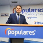 El presidente del PP y de la Junta de Castilla y León en funciones, Alfonso Fernández Mañueco, ofrece una rueda de prensa en Valladolid