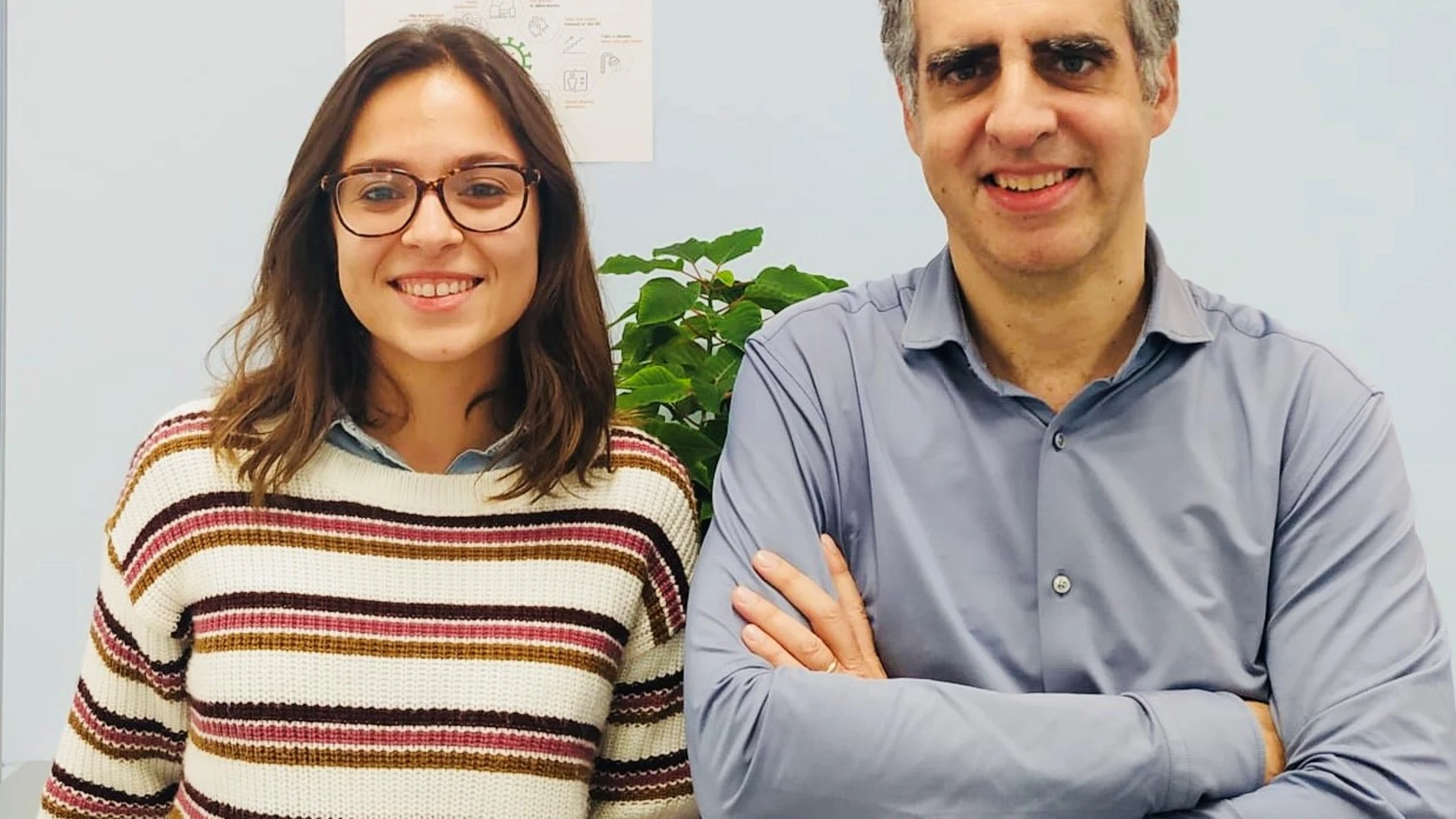 La primera autora del trabajo, Dr. Margalida Rosselló-Tortella, con el director de la investigación, Dr. Manel Esteller.