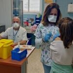 Vacunación pediátrica en un centro de salud sevillano
