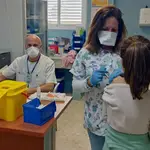 Vacunación pediátrica en un centro de salud sevillano