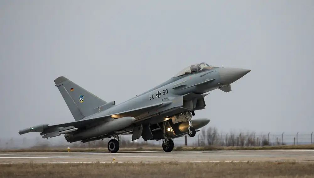 Un Eurofighter alemán aterriza en la base aérea de Mihail Kogalniceanu en Constanta, Rumanía