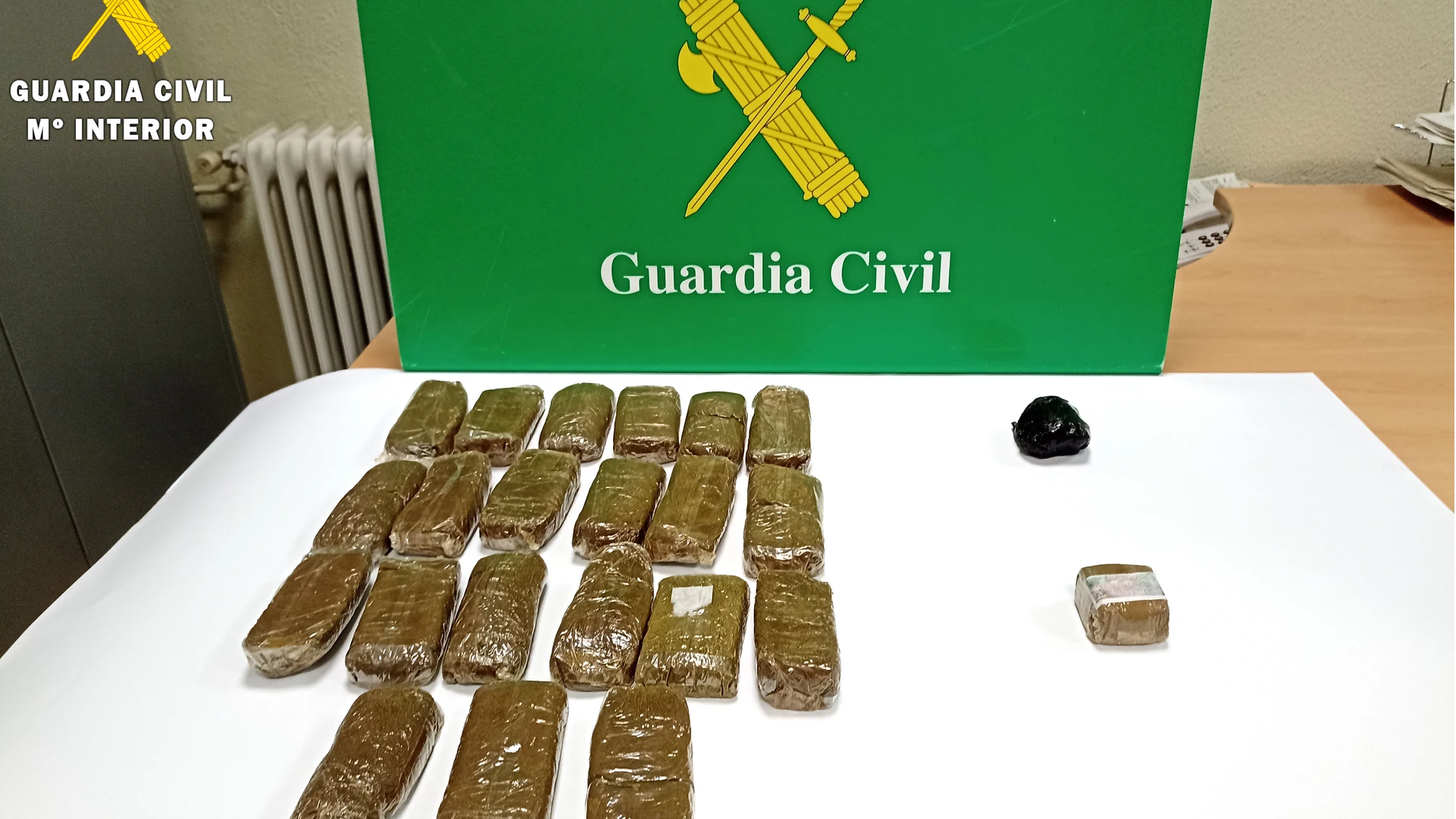 Material incautado en la operación anti drogas en El Espinar (Segovia)