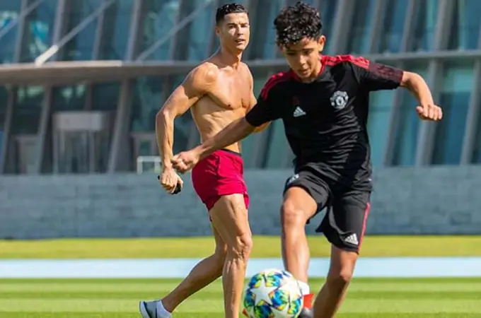 El hijo de Cristiano Ronaldo dice que el Manchester United es “una mierda”