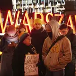 Polacos se manifiestan en Varsovia en solidaridad con sus vecinos ucranianos
