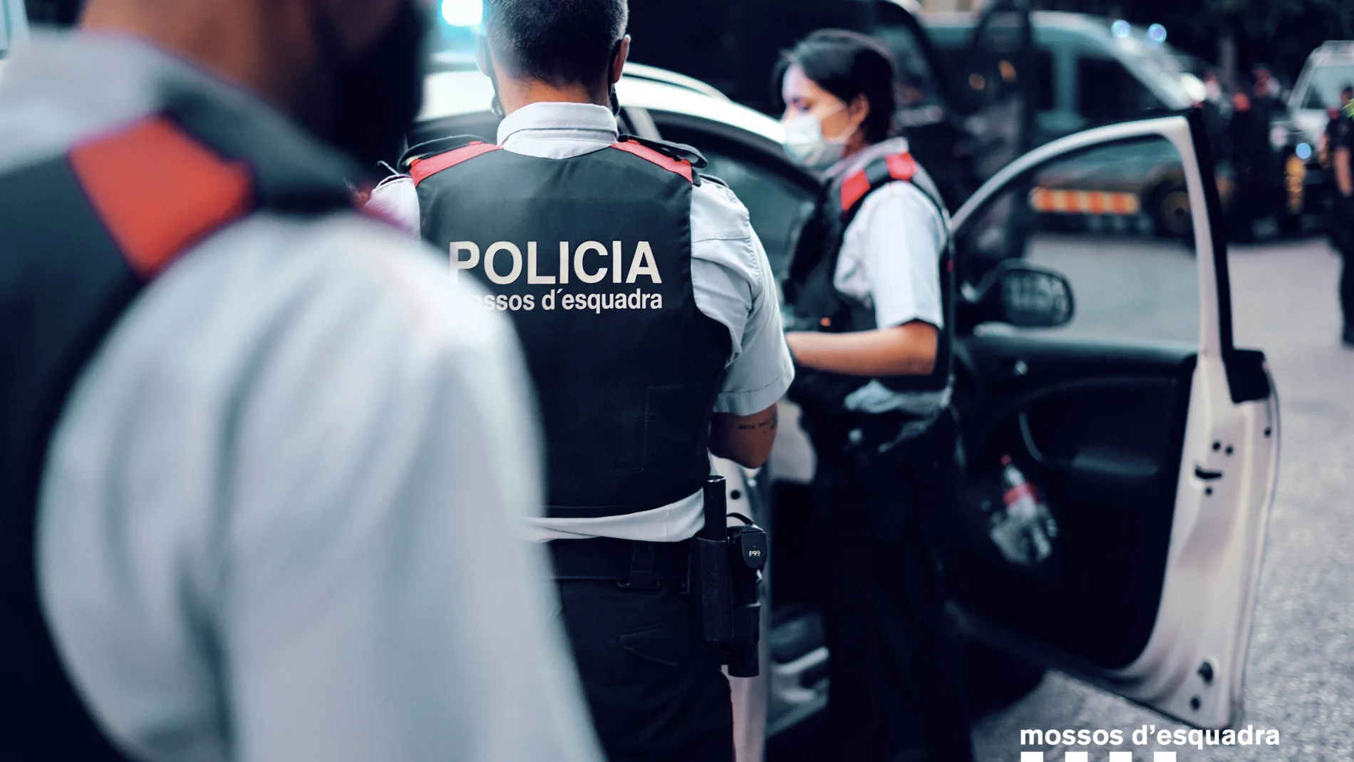 Agentes de los Mossos, en el atraco de un banco