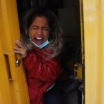 Carolina Ribera, hija de la ex presidenta interina de Bolivia, Jeanine Áñez, sale del Centro Penitenciario Femenino de Miraflores, hoy, en La Paz (Bolivia)