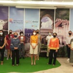 La diputada de Turismo, Magdalena Rodríguez, junto a los 25 profesionales contratados por Prodestur