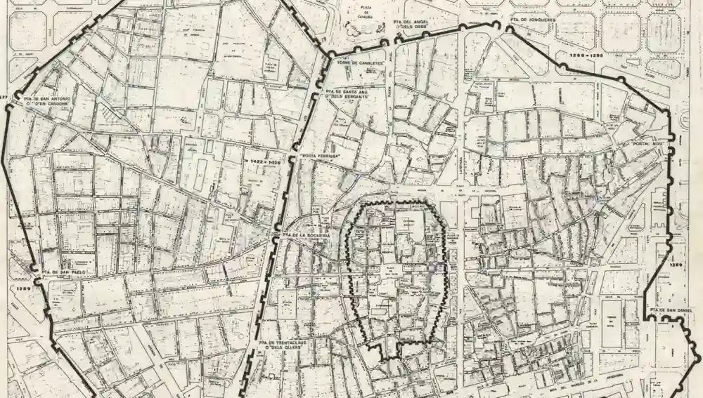 Mapa de la Barcelona medieval superpuesta a un mapa actual