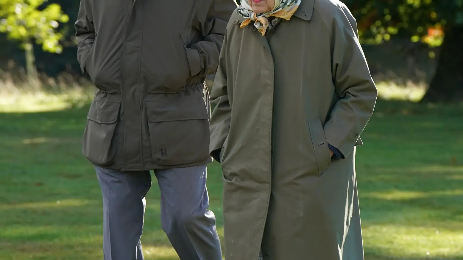 El príncipe Carlos y la Reina Isabel