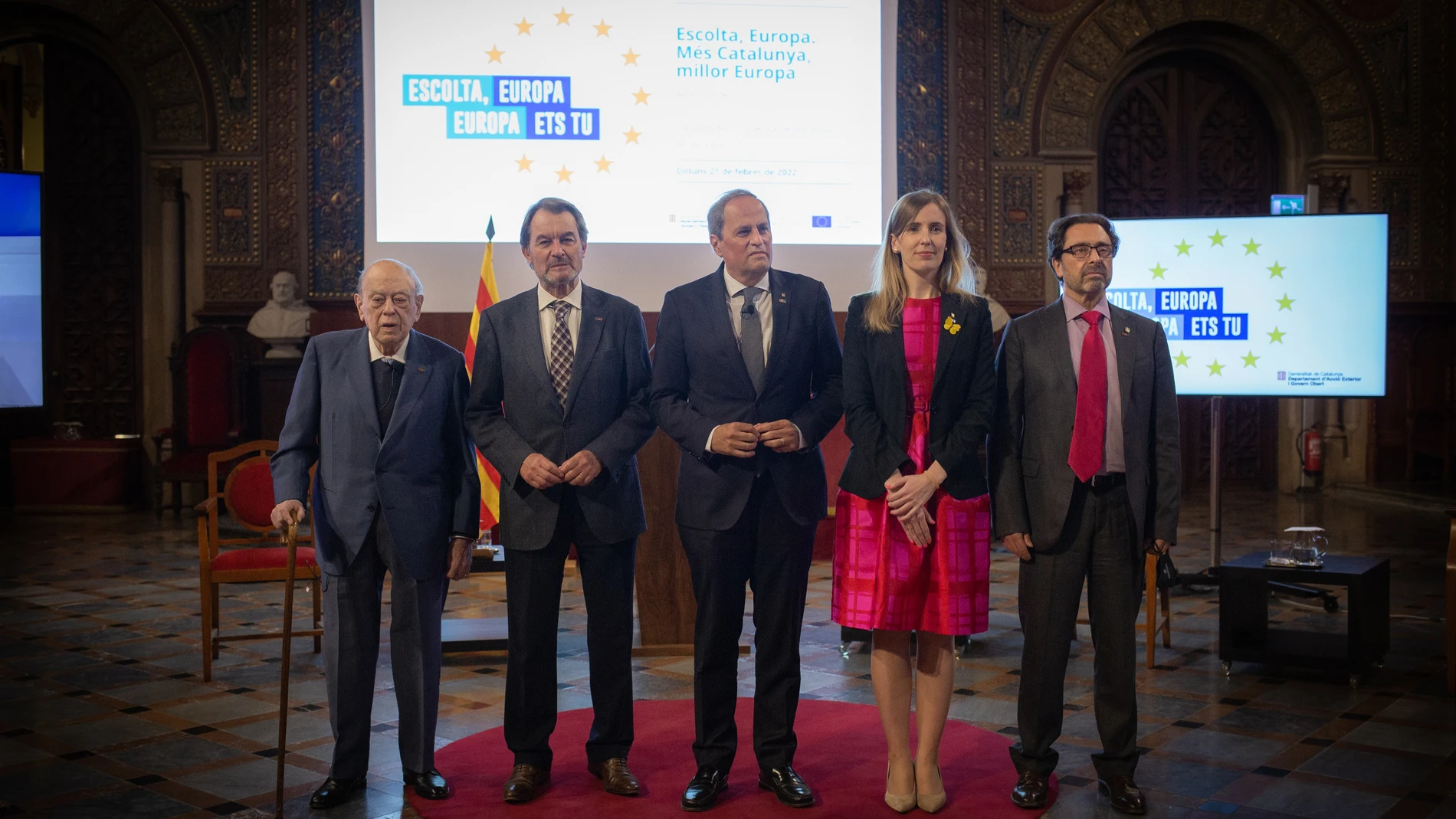 Los expresidentes Jordi Pujol, Artur Mas y Quim Torra con la consellera de Acción Exterior Victòria Alsina y el recto de la UB, Joan Guàrdia.