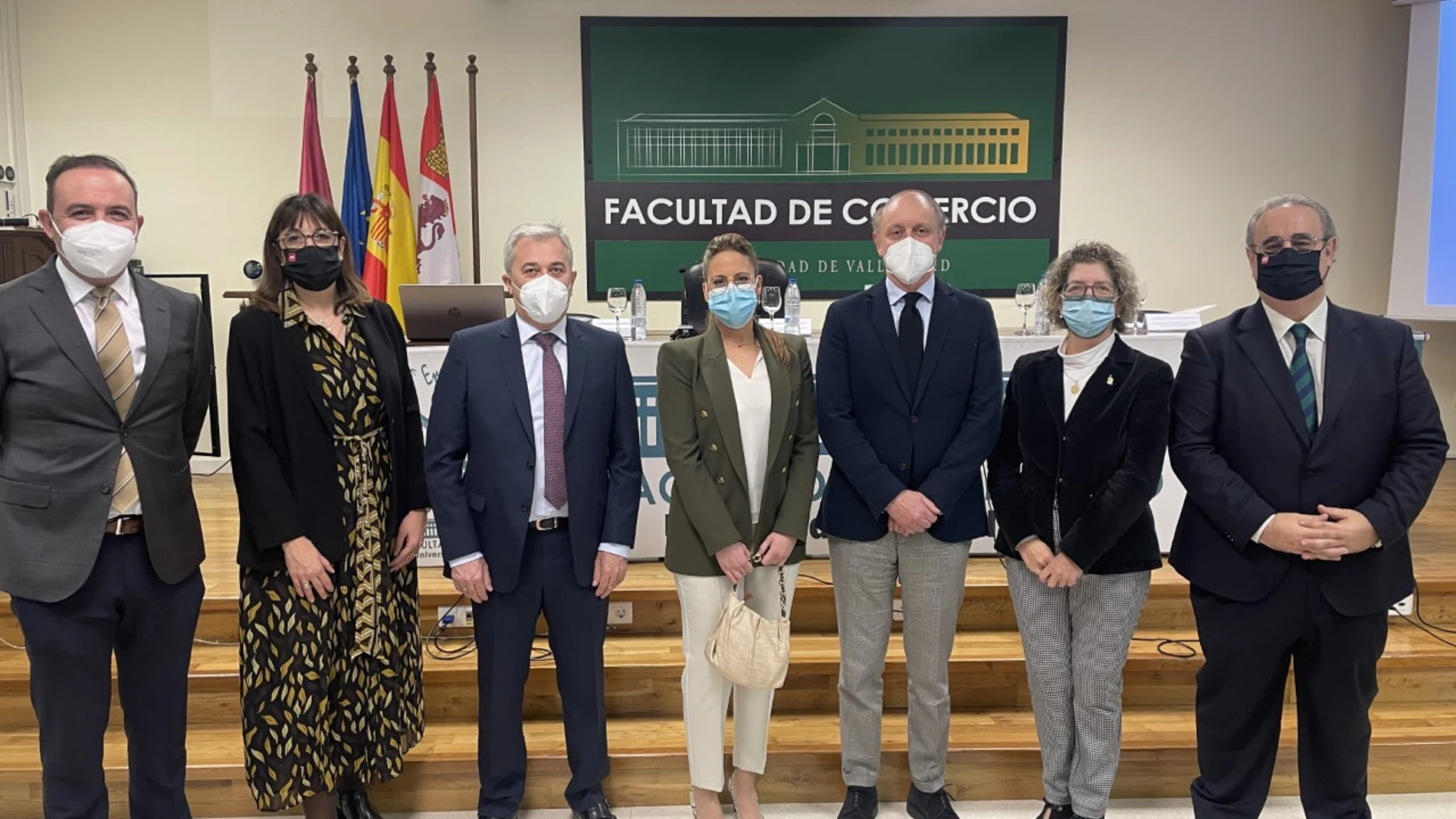 Foto de familia de la entrega del II "Premio Empresa Exportadora" a Miguel Vergara