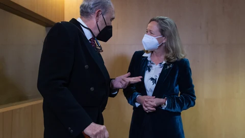 El promotor de la campaña 'Soy mayor, no idiota", Carlos Dan Juan, en el encuentro que mantuvo con la vicepresidenta primera y ministra de Asuntos Económicos y Transformación Digital, Nadia Calviño
