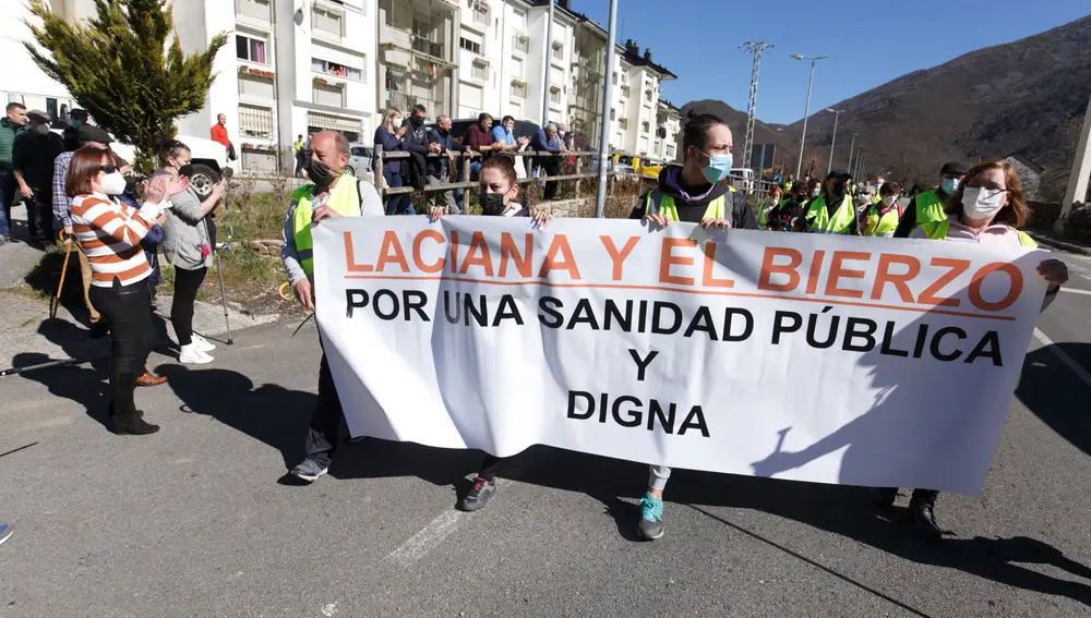 Primera etapa de la marcha en defensa de la sanidad pública Laciana-Bierzo (Villablino-Ponferrada)