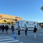 Unidad móvil de vacunación sin cita en el aparcamiento de la Universidad de Málaga (UMA)