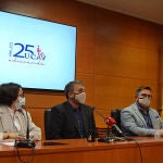 Ricardo Reier, director de la Escuela de Negocios Ávila Business School de la UCAV; Rodrigo Martín, vicepresidente CEOE Ávila; y Belén Carrasco, directora Territorial en Ávila del Instituto para la Competitividad, presentan la iniciativa