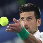Novak Djokovic participa en el torneo de Dubái.
