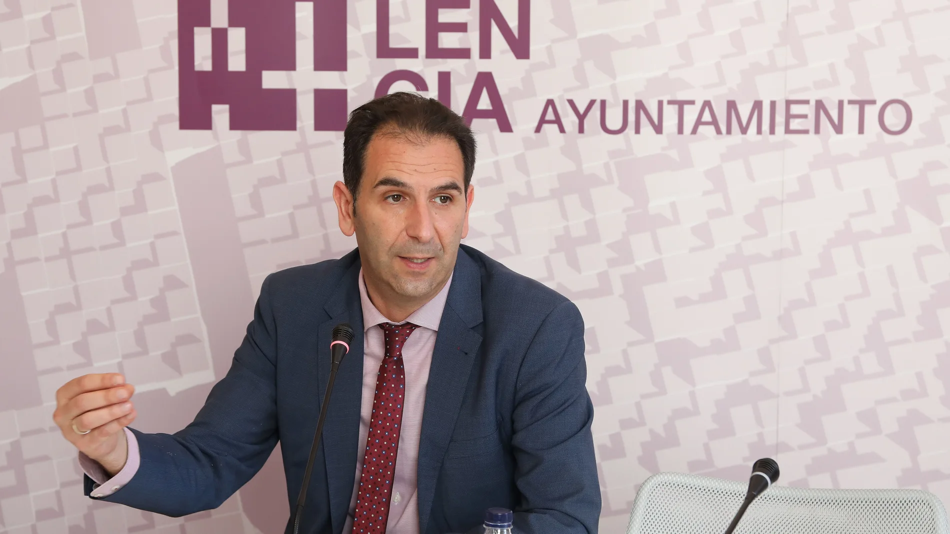 El Alcalde de Palencia, Mario Simón, comparece para explicar el anuncio de la cuestión de confianza