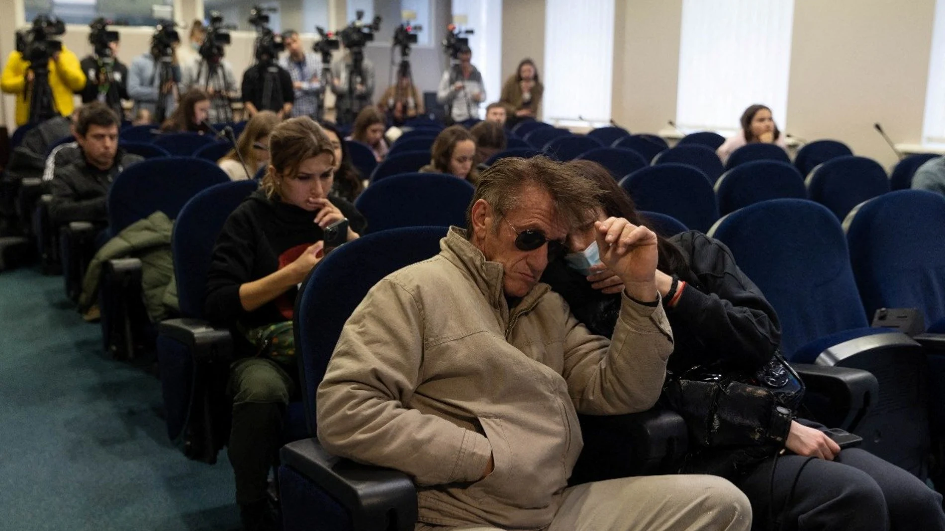 El actor y director Sean Penn, durante una rueda de Prensa en la oficina presidencial de Kiev (Ucrania)
