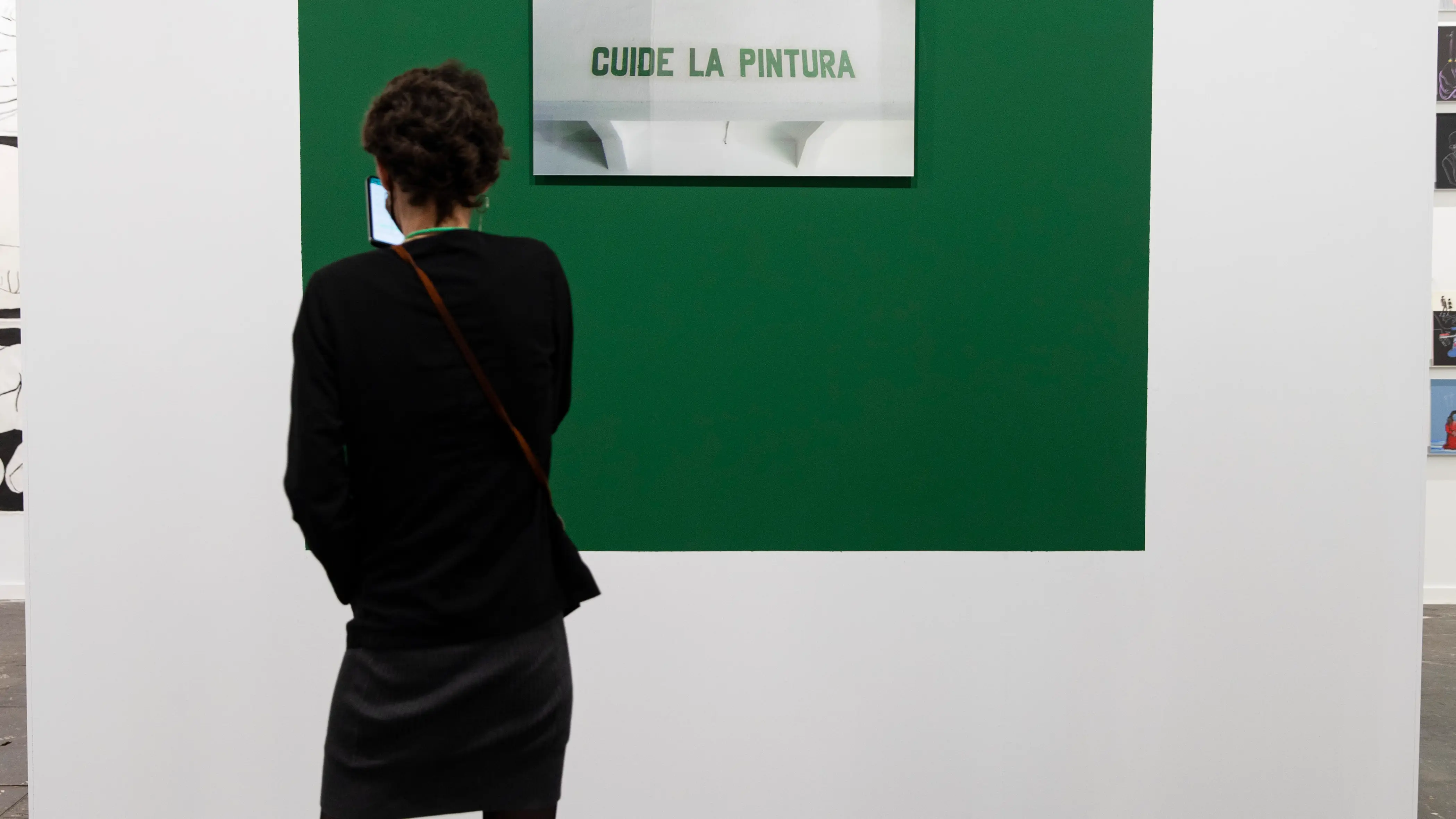 “Cuide la pintura” (2008), de Muntadas. Galería Joan Prats