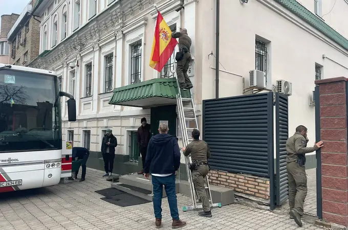 Así ha sido la evacuación de la Embajada española en Kiev