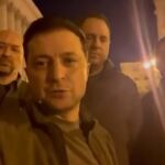 Captura de pantalla de un vídeo difundido por las redes sociales del presidente Volodimir Zelenski
