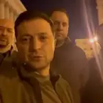 Captura de pantalla de un vídeo difundido por las redes sociales del presidente Volodimir Zelenski