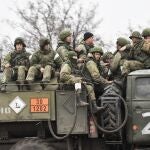 Russian servicemen are seen in Armyansk in the northern part of Crimea, on February 25, 2022, in Crimea. On February 24 Russian President Vladimir Putin announced a military operation in Ukraine following recognition of independence of breakaway Donbas republics. Editorial license valid only for Spain and 3 MONTHS from the date of the image, then delete it from your archive. For non-editorial and non-licensed use, please contact EUROPA PRESS. Editorial license valid for 3 MONTHS from the date of the image, then delete from your archive. For non-editorial and non-licensed use, please contact EUROPA PRESS.
25 FEBRERO 2022;CRIMEA;PUTIN;FORCES
Konstantin Mihalchevskiy / Sputn
25/02/2022