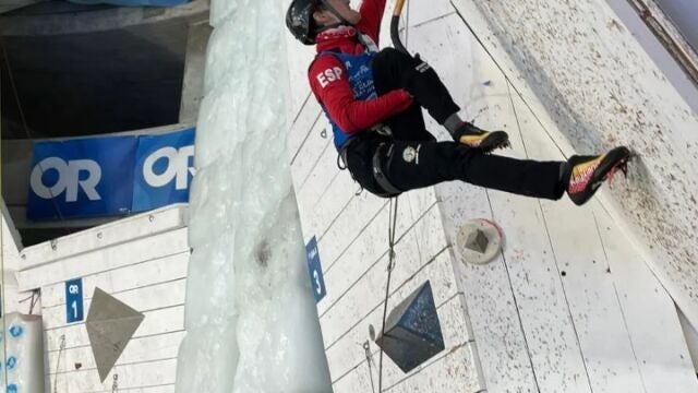 Henoc García Montoya en el Campeonato del Mundo de escalada en Hielo y Drytooling celebrado el pasado enero en Suiza