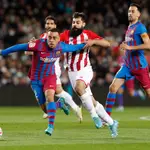  Sergiño Dest podría cambiar el Barcelona por el Villarreal