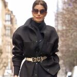 Pilar de Arce con la sobrecamisa masculina de Bershka.